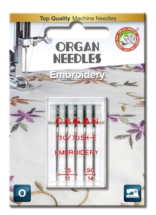 Igły półpłaskie Organ 130/705H-E do haftu w blistrze, zawierające igły o rozmiarach 75 i 90. Opakowanie z przezroczystego plastiku, z widocznym logo ORGAN NEEDLES oraz oznaczeniem EMBROIDERY. Tło z delikatnym wzorem haftu.