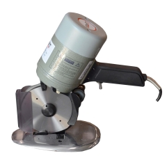 Nóż tarczowy KRAFFT KF-125 z silnikiem 350W i tarczą o średnicy 125 mm. Produkt w pozycji stojącej, z metalową podstawą i szarym korpusem. Widoczna rękojeść z uchwytem oraz osłona tarczy. Brak dodatkowych akcesoriów w tle.