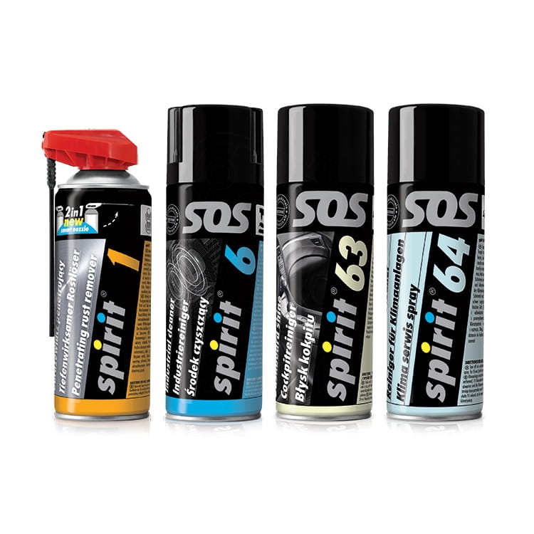 Zestaw do pielęgnacji auta Spirit składa się z czterech sprayów w czarnych opakowaniach: Penetrating Rust Remover, Industrial Cleaner, Cockpit Cleaner i Air Conditioning Spray. Każdy spray ma czytelne oznaczenia i różne funkcje czyszczące.