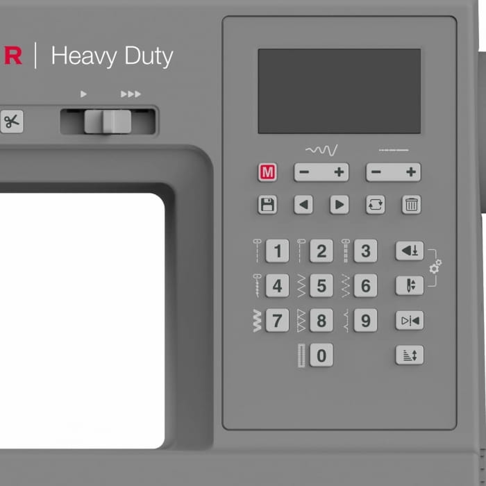 Panel maszyny do szycia Singer 6805C Heavy Duty w kolorze szarym. Widoczne przyciski wyboru ściegów, wyświetlacz LCD oraz pokrętła do regulacji. W dolnej części logo Singer i oznaczenie Heavy Duty.