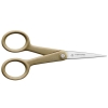Nożyczki do nitek Fiskars ReNew, długość 13 cm, z metalowym ostrzem i ergonomicznymi, beżowymi uchwytami. Precyzyjne cięcie, idealne do szycia i drobnych prac ręcznych. Ujęcie frontalne, produkt leżący na jasnym tle.