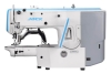 Ryglówka elektroniczna JACK JK-T1906GS w kolorze białym z niebieskimi akcentami, z widocznym stelażem i mechanizmem szyjącym, umieszczona w pozycji stojącej. Z przodu znajduje się panel sterujący oraz logo JACK.