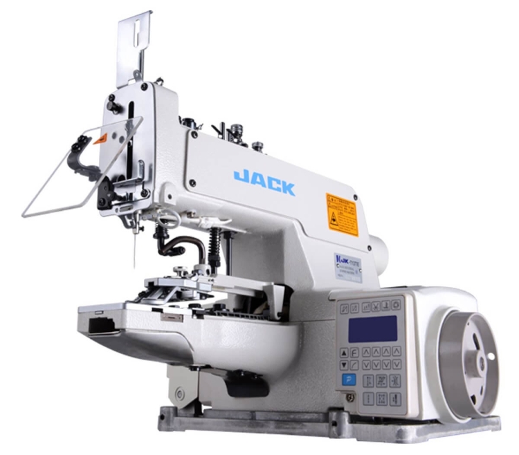 Guzikarka JACK JK-T1377E w kolorze szarym, z mechanizmem 1-nitkowym. Ujęcie z boku, pokazujące stół roboczy, panel sterujący z przyciskami oraz elementy konstrukcyjne. Widoczne logo JACK oraz elementy wykonane z metalu i tworzywa sztucznego.