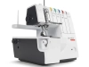 Overlock BERNETTE B48 FUNLOCK w kolorze białym i czarnym, z funkcją renderki. Widok z boku, z widocznymi sześcioma szpulami w różnych kolorach oraz dużym pokrętłem do ustawiania. Wbudowane elementy do szycia, w tym igła i stopka.