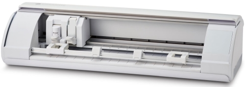 Ploter tnący Silhouette Cameo 5 w kolorze białym, widok frontalny. Otwarta obudowa, widoczny mechanizm tnący oraz prowadnice. Gładka, matowa powierzchnia, minimalistyczny design bez dodatkowych dekoracji. Tło proste, podkreślające produkt.