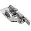 Stopka do patchworku MATIC 1/4'''' z prowadnikiem, metaliczna, z wyprofilowanym kształtem, umożliwiająca precyzyjne szycie. Widoczny otwór na igłę oraz prowadnik. Pozycjonowana w poziomie, gotowa do montażu w maszynach do szycia.